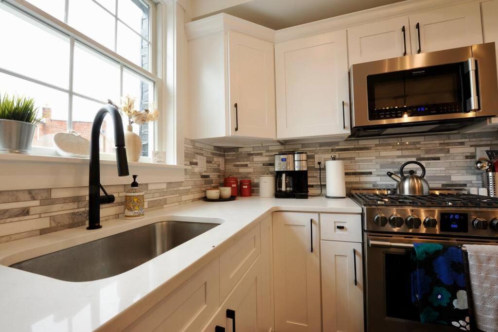 Cherry Blossom Townhouse, Easy Dc Access Вашингтон Экстерьер фото